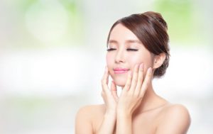 Sử dụng KEM DƯỠNG DA V-ALOE